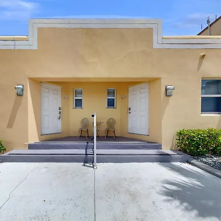 Hollywood Bungalow